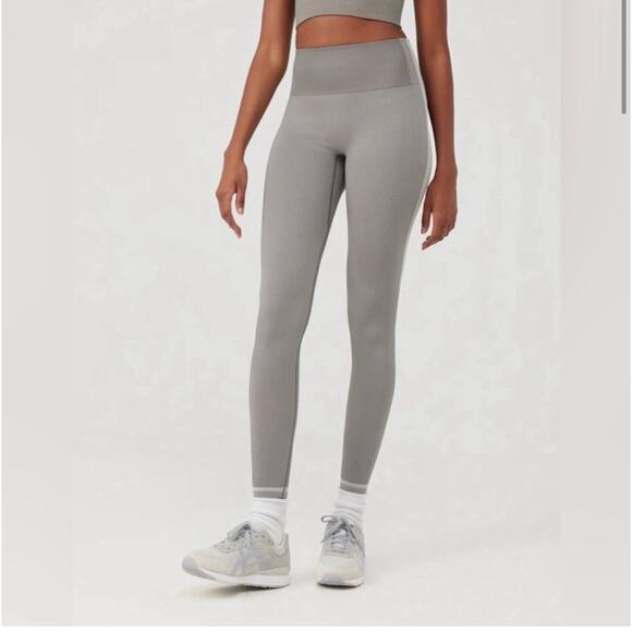 Outdoor Voices NWT Seamless Smooth 7/8 leggings in Graphite Dove Size Small - Picture 1 of 4